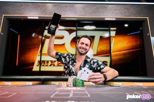 Alex Livingston faturou o troféu inédito (Foto: PokerGO)
