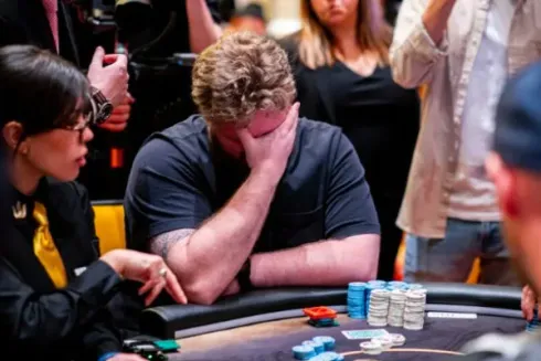 Henrik Hecklen lamentou muito o flop (foto: Joe Giron/Triton Poker)
