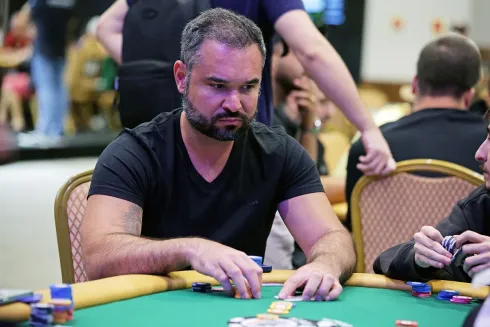 Ariel Bahia começará a etapa decisiva do 2-Day High Rollers na ponta
