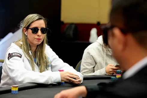 Simone Alves começará a decisão no GGPoker em ótima situação
