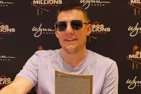 Jesse Lonis levou o troféu para sua coleção (Foto: Reprodução/X @WynnPoker)
