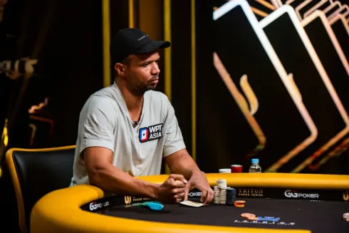 Phil Ivey acumulou um belo stack no Dia 1 (Foto: Triton Poker)
