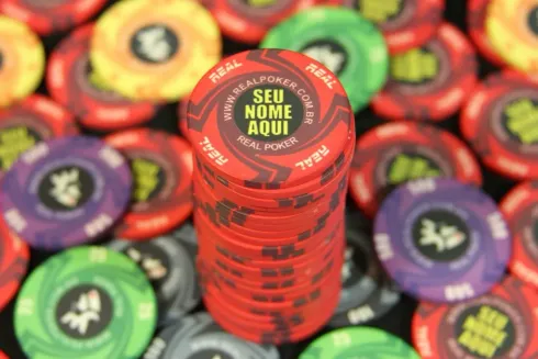 Fichas de poker personalizadas dão um toque extra ao jogo
