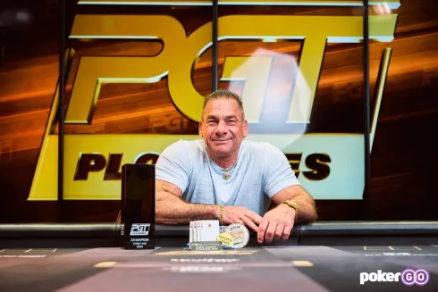 James Calderaro faturou a vitória no evento final (Foto: PokerGO)
