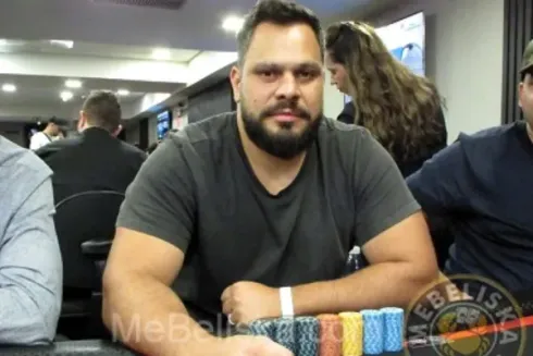 Rodrigo Oliveira avançou no topo do chip count
