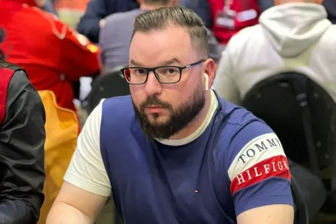 Elson Borges busca a forra milionária no PokerStars (Reprodução/Instagram @suitspokerteam)
