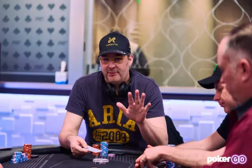 Phil Hellmuth vai em busca do troféu (Foto: PokerGO)
