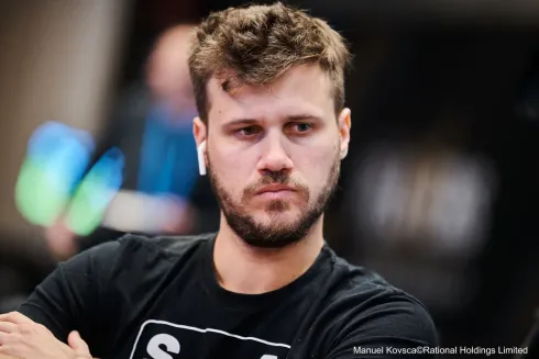 Kelvin Kerber foi colocado em all in por Leonard Maue no river
