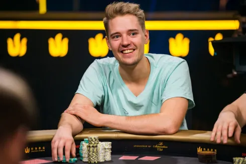 Linus Loeliger levou seu primeiro título de GGMillion$ (Foto: Joe Giron/Triton Poker)
