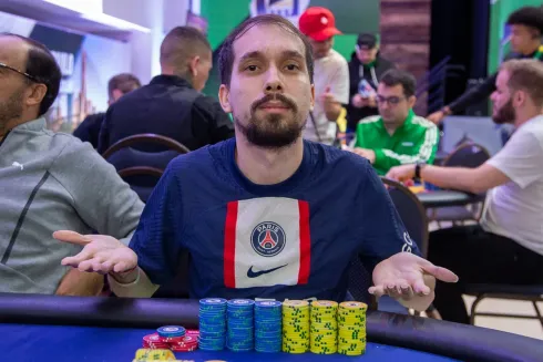 Renan Buriti, chip leader do Dia 1B do Start-Up Mystery KO
