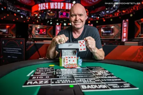 John Hennigan dominou a mesa final (Foto: WSOP)
