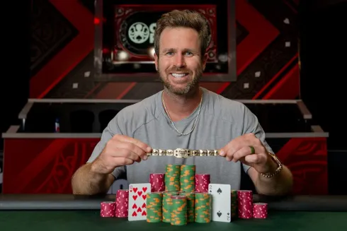 John Racener conquistou o segundo bracelete da carreira (Foto: WSOP)
