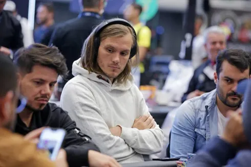 Alisson Piekazewicz vai começar a mesa final em quarto no chip count
