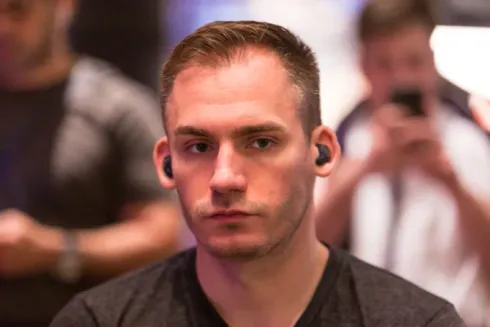 Justin Bonomo foi eliminado em um pote de 150 blinds na WSOP
