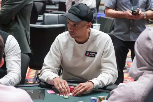 Phil Ivey tem dois oponentes no caminho para a vitória
