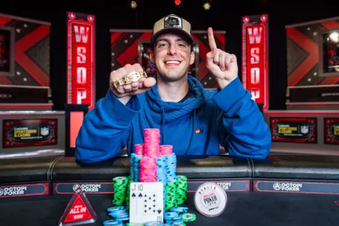 Nicholas Seward faturou seu primeiro bracelete (Foto: WSOP)
