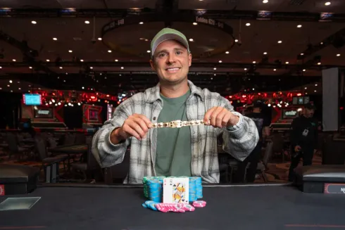 Erlend Melsom faturou o primeiro bracelete norueguês da temporada (Foto: WSOP)
