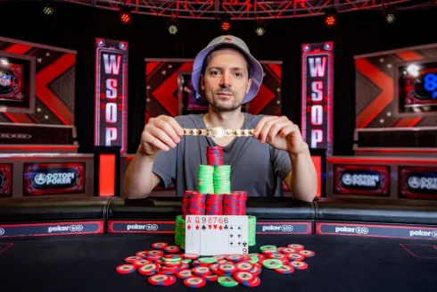 George Alexander levou o cobiçado bracelete (Foto: WSOP)
