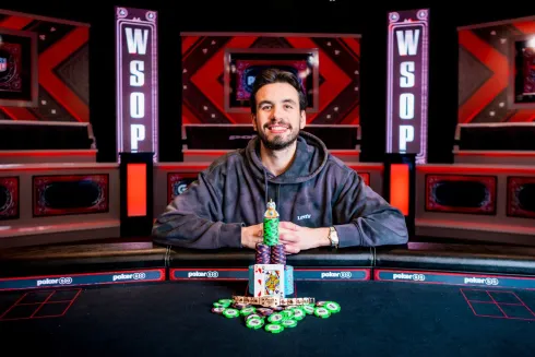 Colin Robinson brilhou e levou seu primeiro bracelete (Foto: WSOP)
