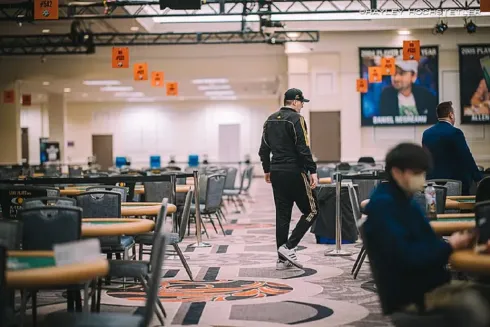 Phil Hellmuth saiu tiltado do torneio (foto: Hayley Hochstetler/WSOP)
