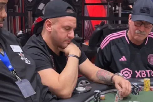 Michael Mizrachi não confiou em seu full house na WSOP
