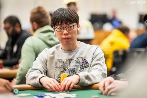 Joseph Cheong passou o slowroll e ficou gigante (foto: Omar Sader/PokerNews)
