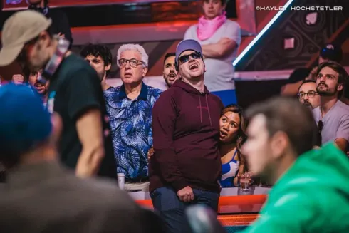 Jordan Griff comemorou mais um milagre no Main Event (Foto: PokerNews)
