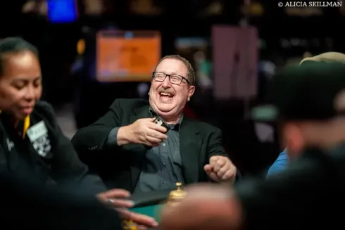 Norman Chad foi entrevistado para a World Poker Federation (Foto: PokerNews)
