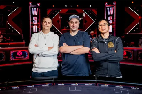 Os três finalistas do Main Event da WSOP já garantiram pelo menos US$ 4 milhões (Foto: PokerNews)
