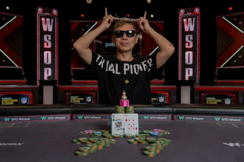 Xixiang Luo se tornou o terceiro multicampeão da temporada (Foto: WSOP)
