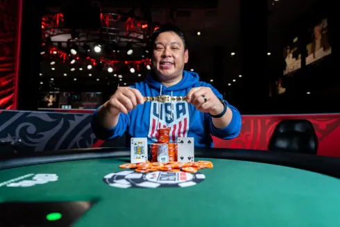 Michael Liang capturou sua primeira pulseira (Foto: WSOP)
