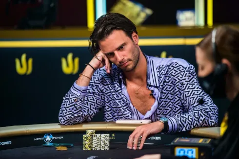 A mão vencida por Tom Vogelsang distribuiu uma bolada (Foto: Triton Poker)
