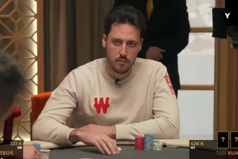 Adrian Mateos não achou o fold na mão de US$ 993 mil (Foto: Reprodução/X @TritonPoker)
