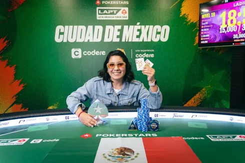 Nancy Alvarez aprendeu a jogar poker junto com a noiva
