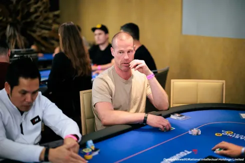 Patrik Antonius fez confusão e ficou short stack
