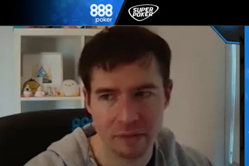 Aaron Barone "varreu" a mesa com o straight flush (Foto: Reprodução/YouTube @888poker)
