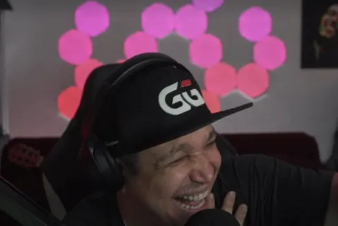 Felipe Mojave foi só sorrisos depois do call (Foto: Reprodução/Twitch)
