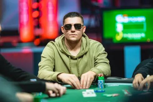 Jesse Lonis assumiu a liderança do ranking (Foto: PokerNews)
