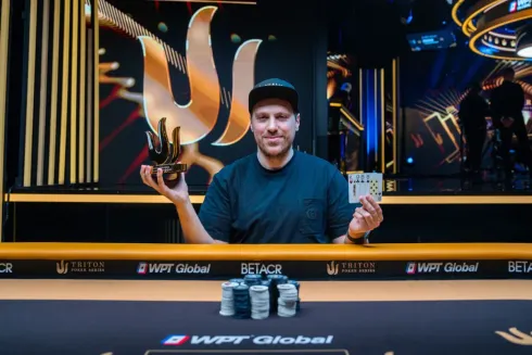 Artur Martirosian levou seu segundo troféu (Foto: Triton Poker)
