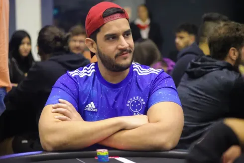 Igor Leão ficou com a medalha de prata no Sunday Million
