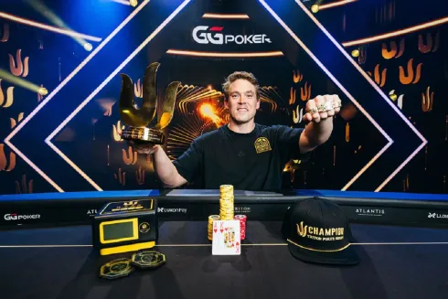 Alex Foxen ultrapassou a marca de US$ 40 milhões em prêmios (Foto: Joe Giron/Triton Poker)
