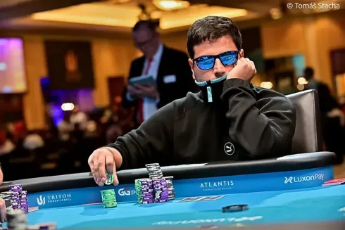 Marcelo Aziz tem a chance de fazer história (Foto: Tomas Stacha/PokerNews)
