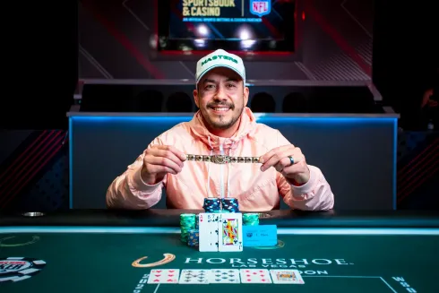 Phil Hui, campeão do Evento #45 da WSOP
