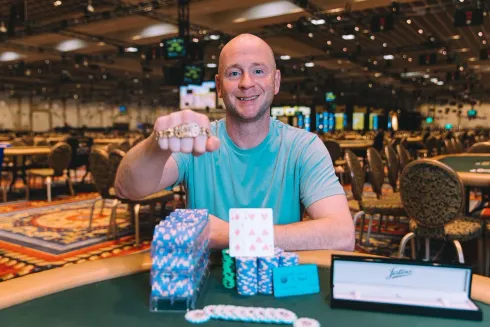 Ramsey Stovall, campeão do Evento #41 da WSOP
