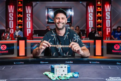 Robert Cowen, campeão do Evento #28 da WSOP
