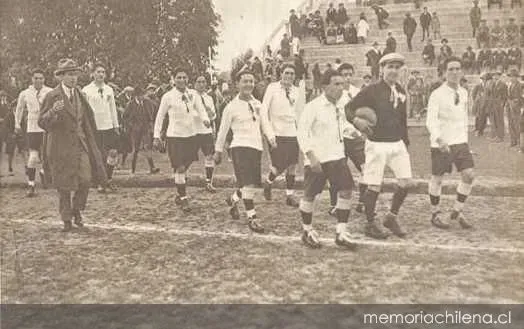 El primer plantel de Colo Colo en 1925 | Foto: Memoria Chilena