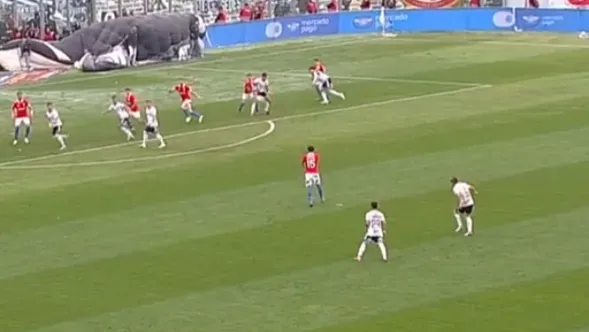 El balón ya estaba en juego.
