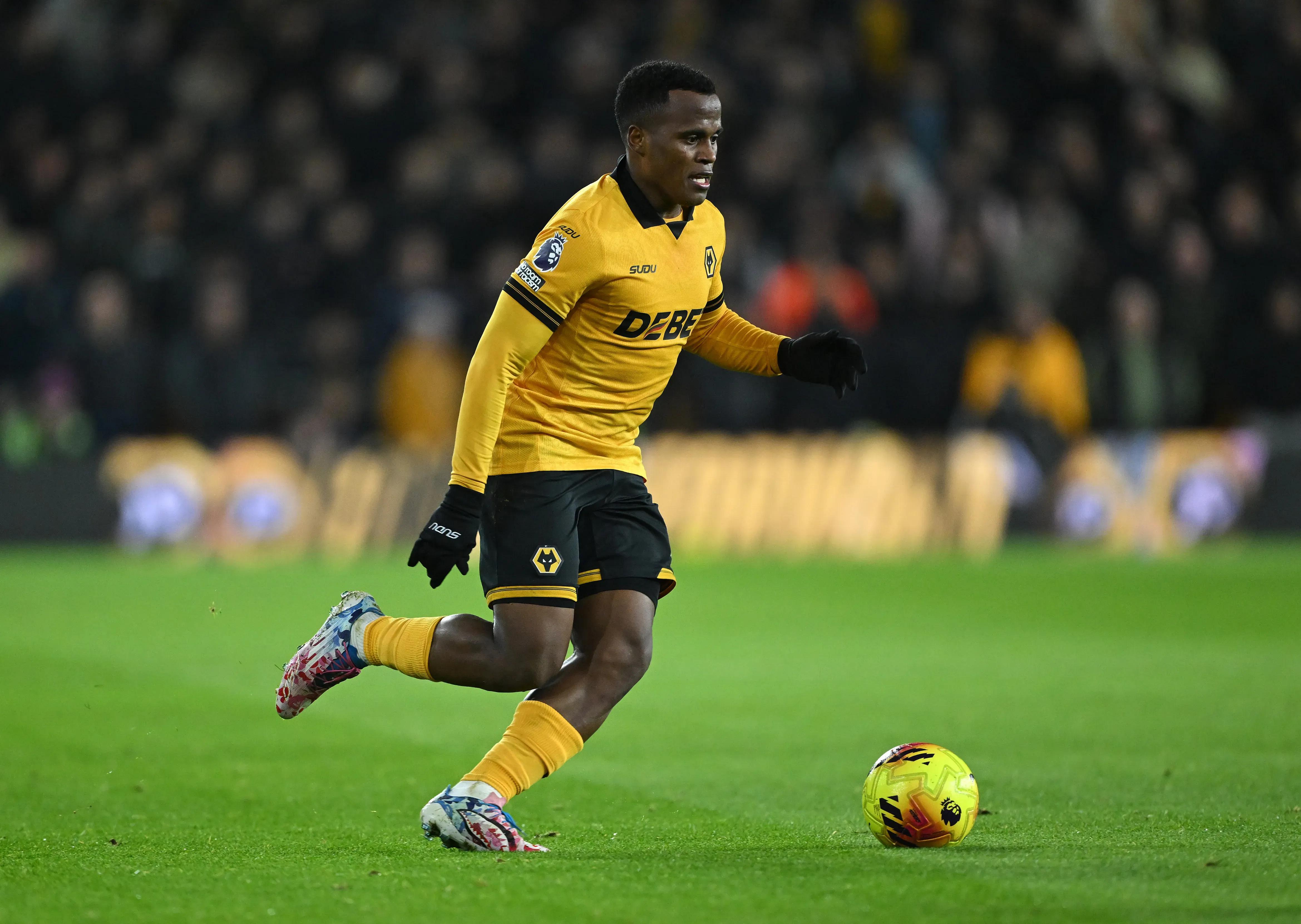 Arias em jogo do Wolves contra o Manchester United. Foto: Shaun Botterill/Getty Images