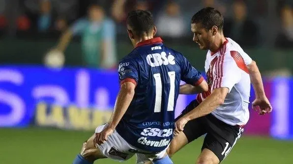 Arzura actuó durante un año en River bajo el mando de Gallardo y no colmó las expectativas de nadie. Foto: Prensa River.