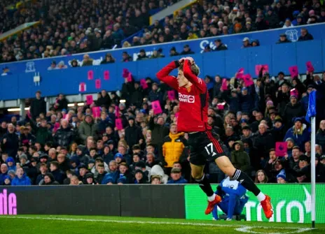 Así celebró Alejandro Garnacho su golazo de chilena. (Getty Images).